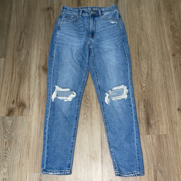 American Eagle Outfitters Denim - NWOT American Eagle blue denim wash distressed jeans Brandnew mom jeans. Sz 2